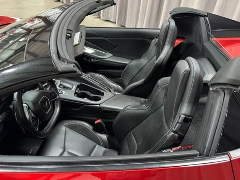 Used 2021 Chevrolet Corvette Stingray Convertible w/ Z51 Performance Package RWD image 31