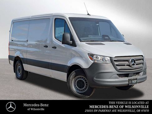 Used 2025 Mercedes-Benz Sprinter 2500 image 1