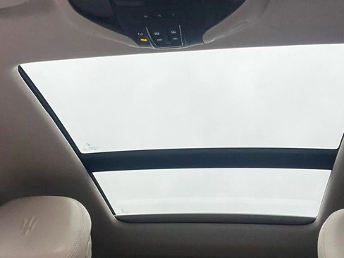 Used 2018 Maserati Levante GranLusso image 25