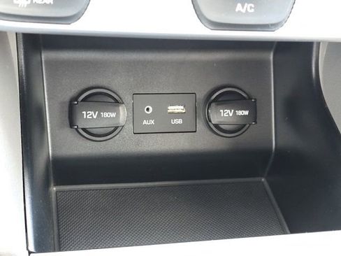 Used 2019 Hyundai Elantra SE w/ Cargo Package FWD image 18