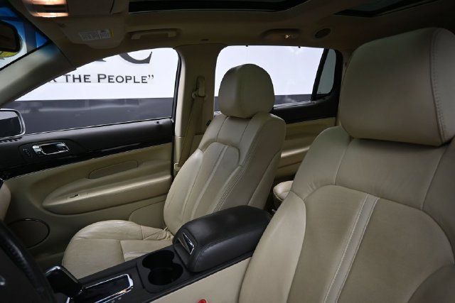 Used 2019 Lincoln MKT AWD image 17