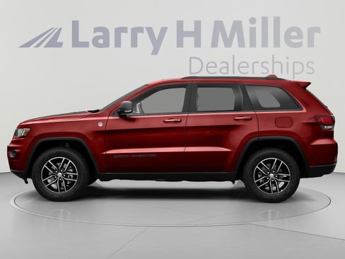 Used 2019 Jeep Grand Cherokee Trailhawk AWD/4WD image 3