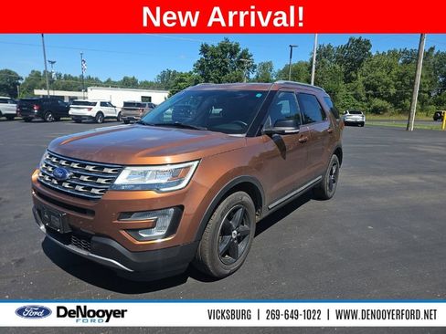 Used 2017 Ford Explorer XLT w/ Equipment Group 202A AWD/4WD image 1