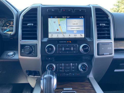 Used 2018 Ford F150 Lariat w/ Equipment Group 502A Luxury AWD/4WD image 9