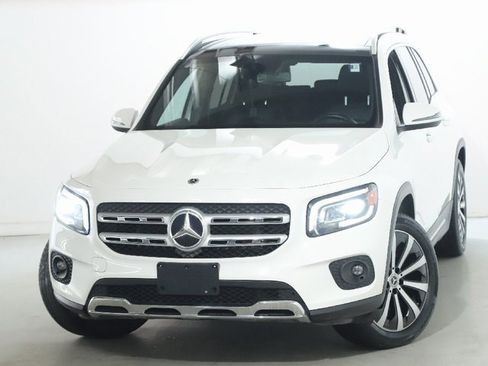 Used 2022 Mercedes-Benz GLB 250 4MATIC image 3