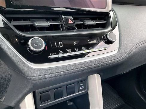 Used 2024 Toyota Corolla Cross LE FWD image 23