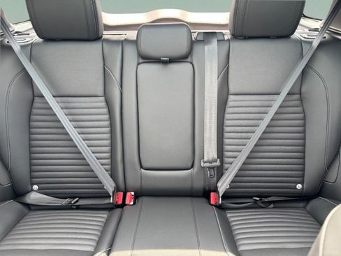 Used 2025 Land Rover Discovery Sport Dynamic SE image 8