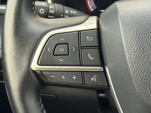 Used 2025 Toyota Highlander XSE AWD/4WD image 16