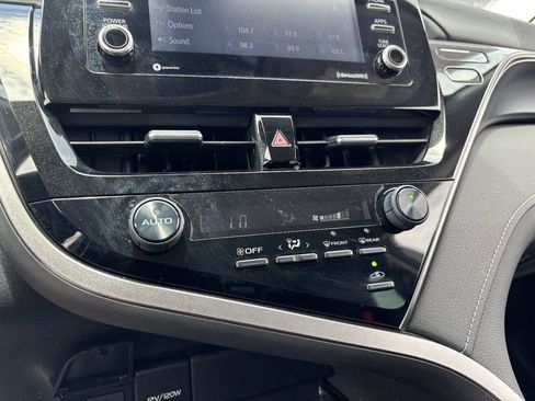Used 2021 Toyota Camry SE FWD image 22