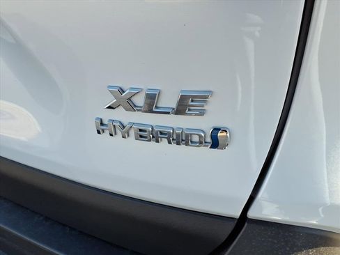 Used 2024 Toyota RAV4 XLE Premium image 9