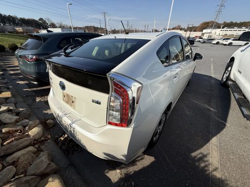 Used 2015 Toyota Prius Two image 11