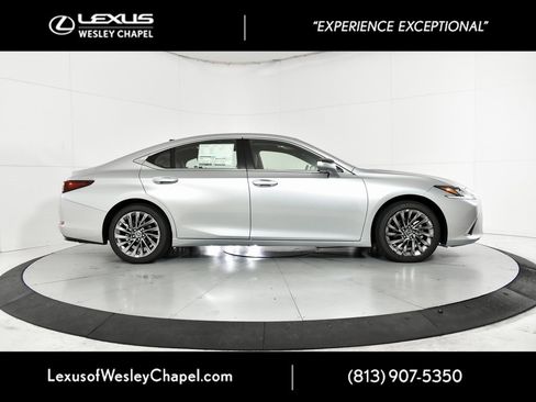 New 2025 Lexus ES 350 Ultra Luxury image 2