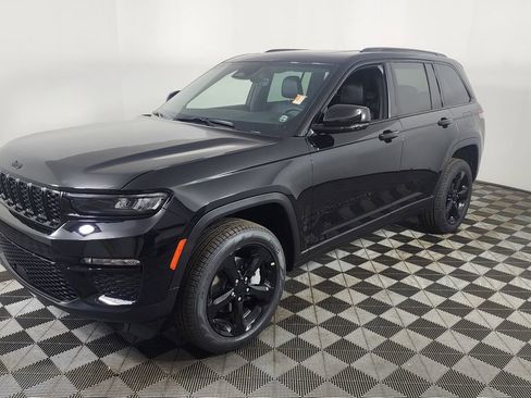 New 2025 Jeep Grand Cherokee Limited w/ Black Appearance Package image 3