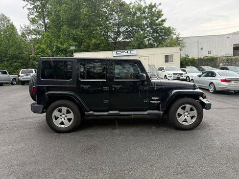 Used 2011 Jeep Wrangler Unlimited Sahara w/ Connectivity Group AWD/4WD image 4
