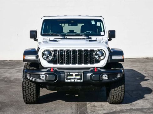 Used 2024 Jeep Wrangler Rubicon image 2