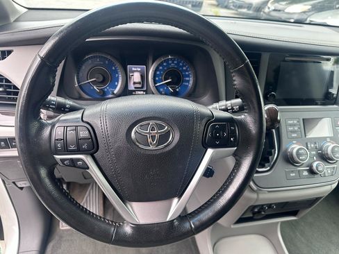 Used 2015 Toyota Sienna XLE w/ XLE Navigation Package FWD image 13
