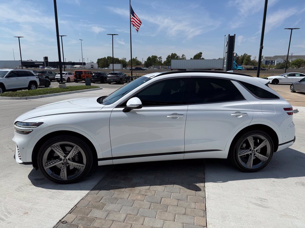 Used 2022 Genesis GV70 3.5T Sport w/ Sport Prestige Package AWD/4WD image 22