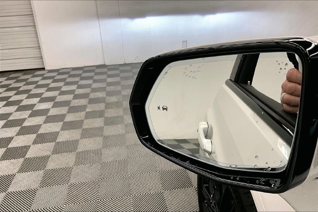 Used 2025 Cadillac XT5 Sportv w/ Technology Package AWD/4WD image 32