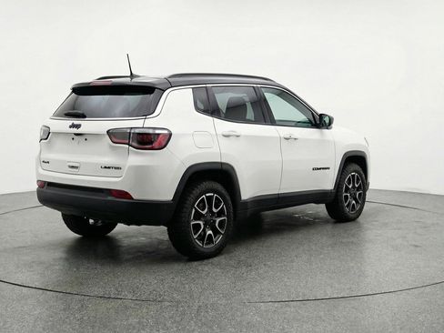 Used 2025 Jeep Compass Trailhawk image 9