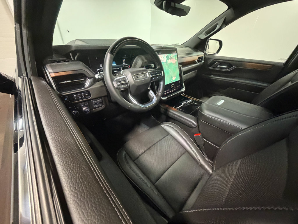 Used 2025 GMC Yukon Denali w/ Denali Reserve Package AWD/4WD image 2