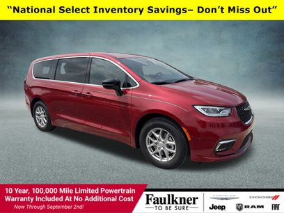 New 2025 Chrysler Pacifica Select