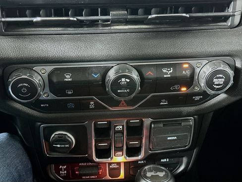 Used 2025 Jeep Wrangler Unlimited Sport S 4xe AWD/4WD image 23
