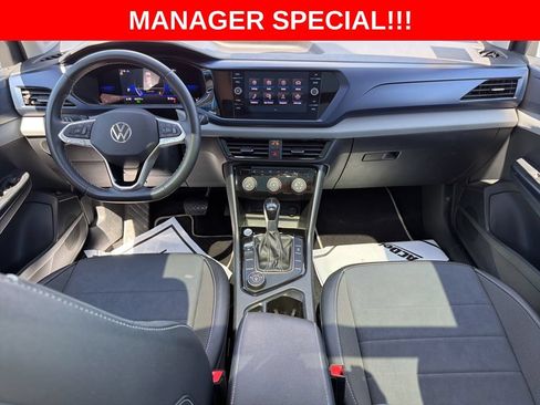 Used 2023 Volkswagen Taos SE w/ Panoramic Sunroof Package AWD/4WD image 17