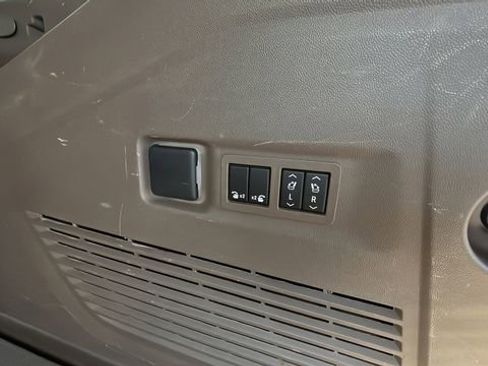 Used 2022 GMC Yukon XL Denali image 39