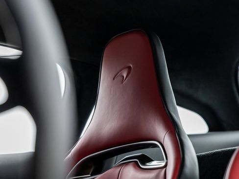 Used 2025 McLaren Artura image 26