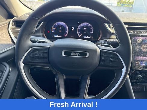 Used 2023 Jeep Grand Cherokee Limited w/ Luxury Tech Group II AWD/4WD image 5