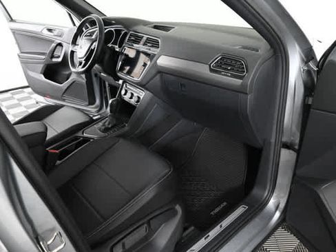 Used 2021 Volkswagen Tiguan SE R-Line image 12