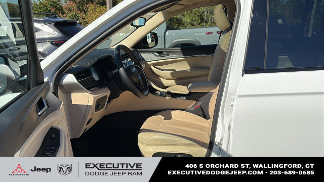 Used 2022 Jeep Grand Cherokee Limited AWD/4WD image 10