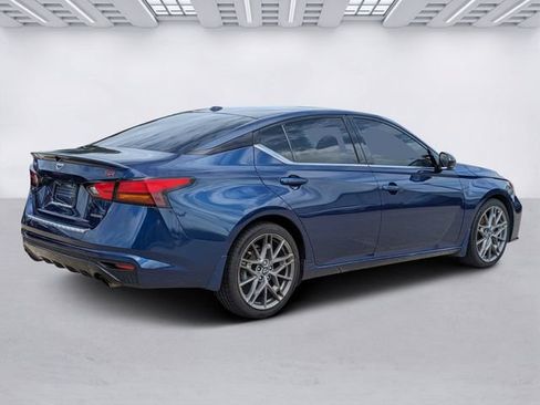 Used 2023 Nissan Altima 2.0 SR FWD image 4
