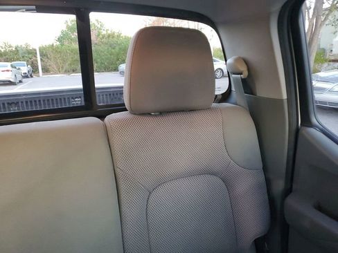 Used 2019 Nissan Frontier SV image 6