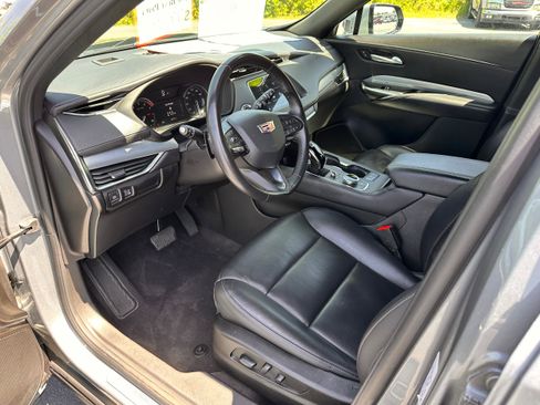 Used 2023 Cadillac XT4 Premium Luxury image 11