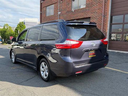 Used 2018 Toyota Sienna LE FWD image 8