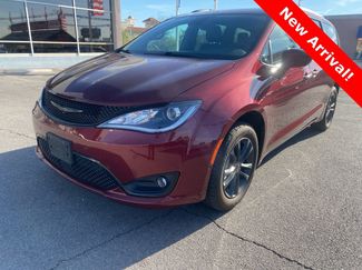 Used 2020 Chrysler Pacifica Touring-L video 1
