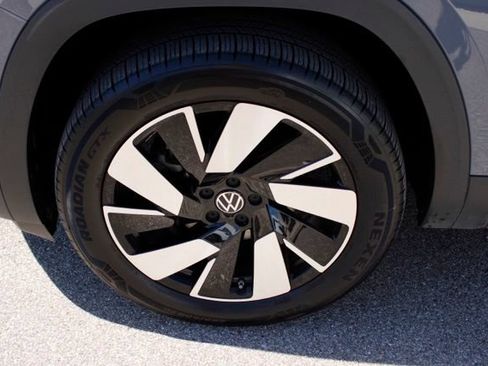 Used 2026 Volkswagen Atlas Cross Sport SE w/ Panoramic Sunroof Package AWD/4WD image 13