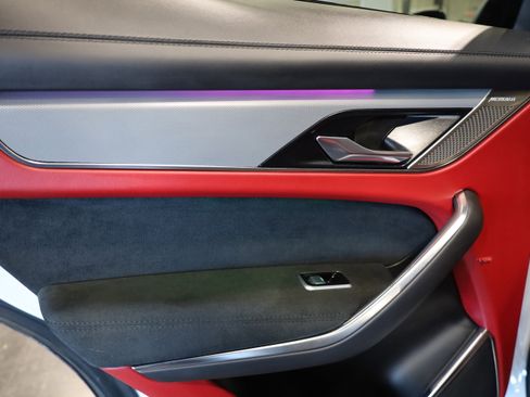 Used 2023 Jaguar F-PACE SVR image 35