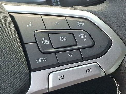 New 2025 Volkswagen Taos SEL image 18