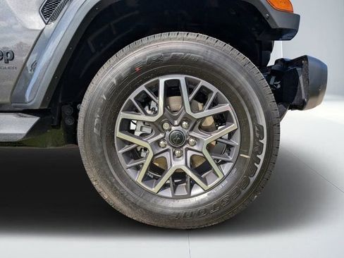 New 2026 Jeep Wrangler Unlimited Sahara AWD/4WD image 10