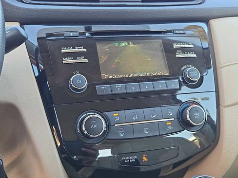 Used 2017 Nissan Rogue S image 30