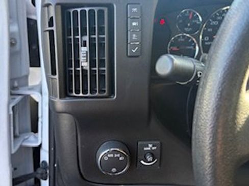 Used 2024 Chevrolet Express 2500 Work Van w/ Driver Convenience Package image 8