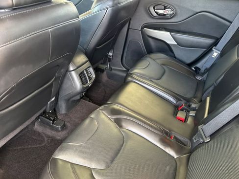 Used 2016 Jeep Cherokee Overland image 5