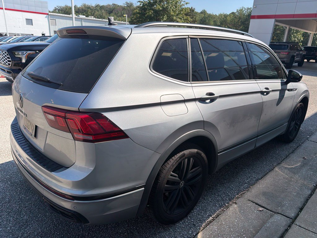 Used 2022 Volkswagen Tiguan SE R-Line FWD image 3