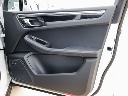 Certified 2024 Porsche Macan image 26