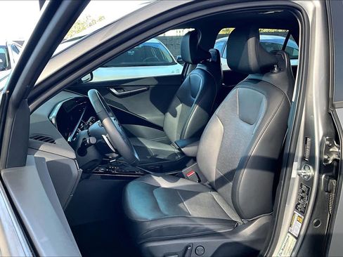 Used 2023 Kia Niro SX image 8