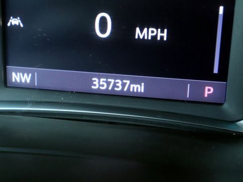 Used 2023 Chevrolet Traverse LT image 37