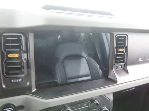 Used 2023 Ford Bronco Badlands w/ Sasquatch Package AWD/4WD image 27
