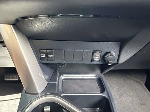 Used 2017 Toyota RAV4 XLE AWD/4WD image 19